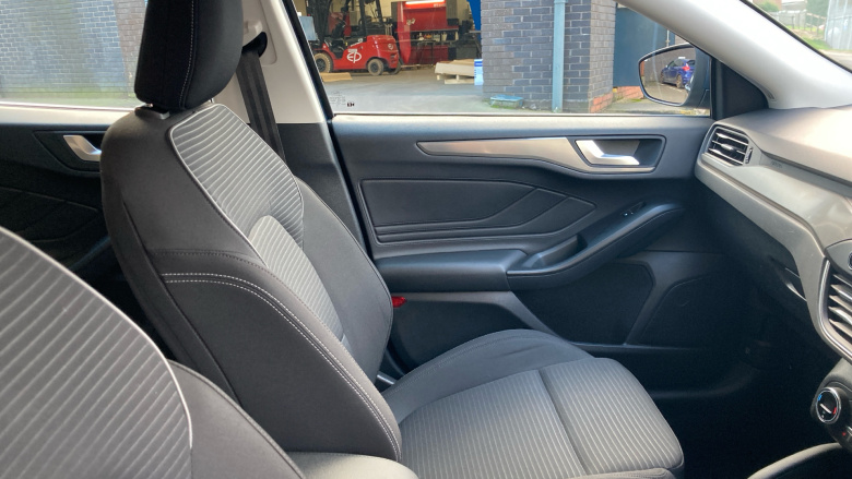 Ford Focus 1.5 EcoBoost 150 Titanium 5dr Auto Petrol Estate